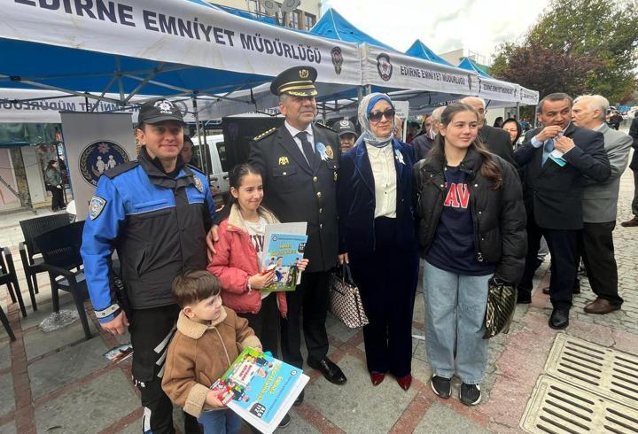 Edirne'de polisten vatandaşlara bilgilendirme