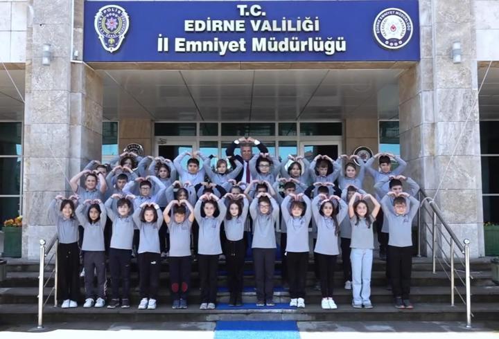 Edirne’de ilkokul öğrencilerinden polislere özel video klip