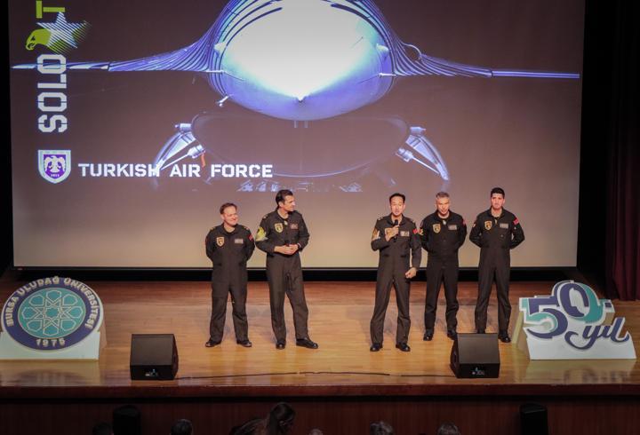 SOLOTÜRK pilotları Bursa'da üniversite öğrencileriyle buluştu