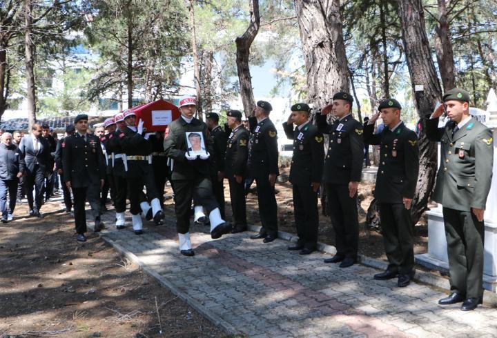 Kıbrıs gazisine askeri tören