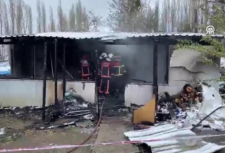 Prefabrik evdeki yangında 2 çocuk öldü