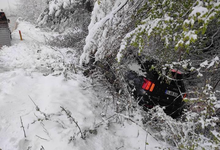Karabük'te yol kenarına devrilen otomobildeki 1 kişi yaralandı