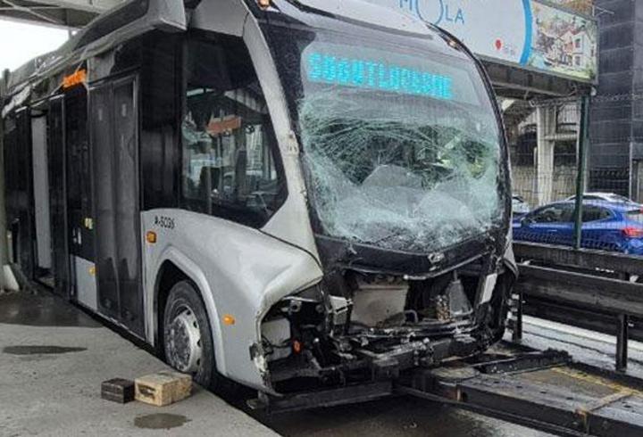 SON DAKİKA... Avcılar'da metrobüs kazası: 10 yaralı