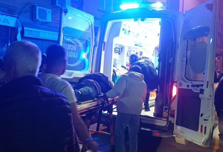 Sokakta yürürken silahlı saldırıda yaralandı