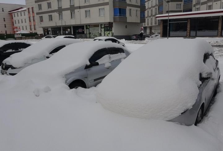 Bitlis’te 74 köy yolu kar nedeniyle ulaşıma kapandı