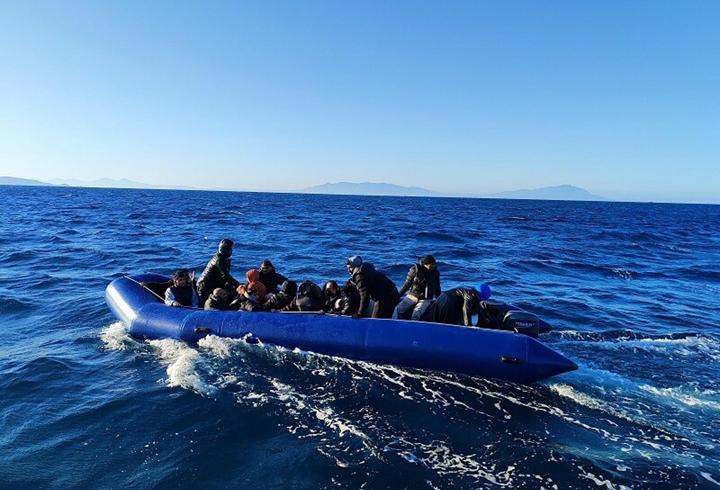İzmir'de açıklarında 26 kaçak göçmen yakalandı