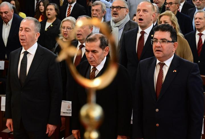 Galatasaray'da divan kurulu toplantısına doğru