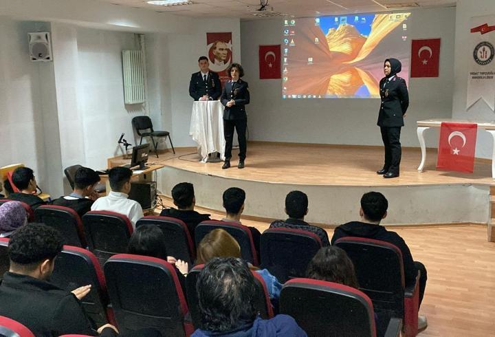 Gaziantep'te jandarma öğrencilere mesleğini tanıttı
