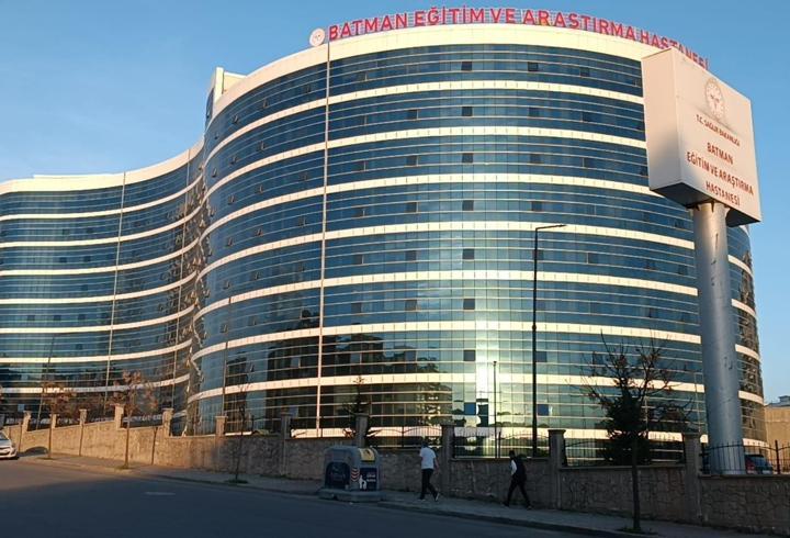 Apartmanın merdivenlerinden düşüp, öldü