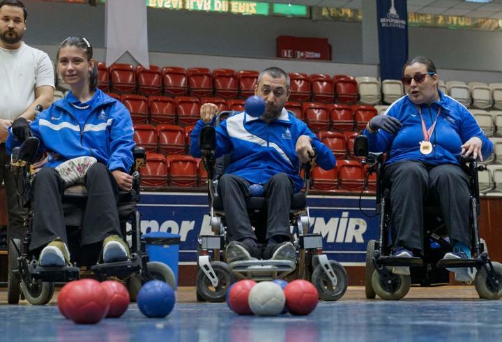 Kırık Ayakla Bronz Madalya Kazandı