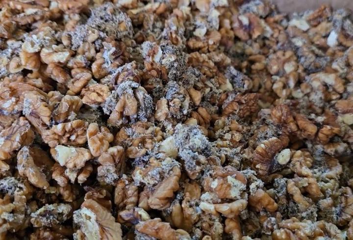 Şanlıurfa'da, 11 ton kurtlanmış ceviz içi ele geçti