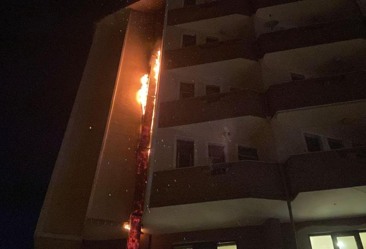 6 katlı binanın giriş katındaki yangın söndürüldü