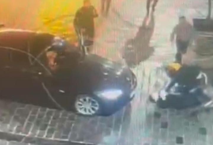 Derbi Öncesi Taksim'de Bıçaklı Kavga: O Anlar Kamerada