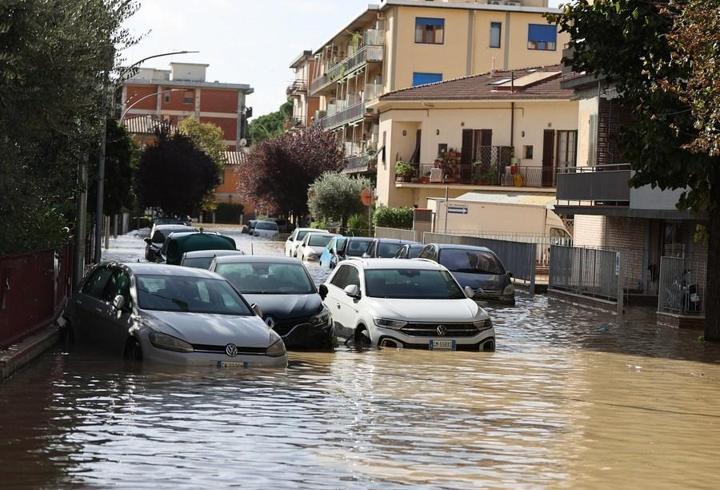 İtalya'da şiddetli yağış sele neden oldu