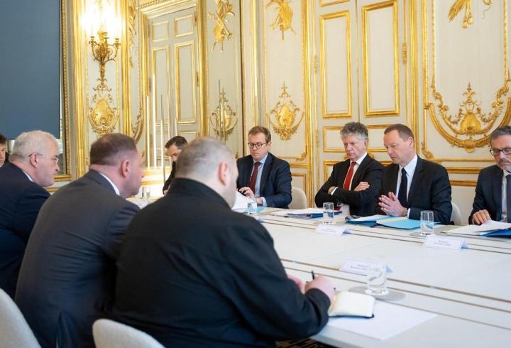 AB yetkilileri, Ukrayna heyetiyle Paris'te bir araya geldi