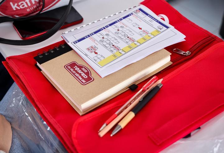 Şampiyon pilotlar, 30 kadın co-pilotu pistlere hazırladı