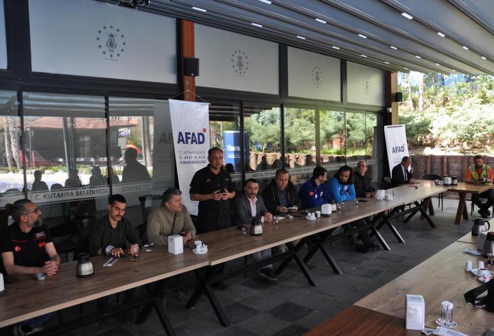 Kütahya'da AFAD İl Müdürlüğü akredite AFAD ekipleriyle buluştu