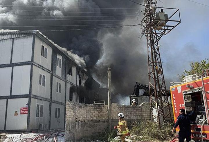 Hatay'da yangın! Dumanlar gökyüzünü sardı