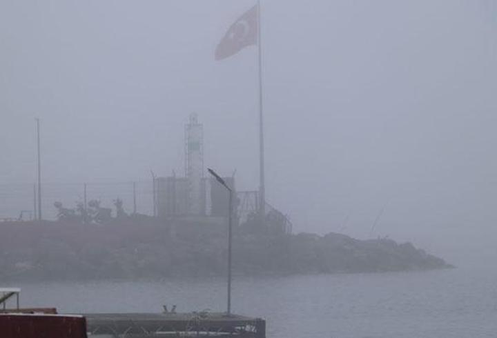 Çanakkale Boğazı'nda gemi trafiğine sis engeli