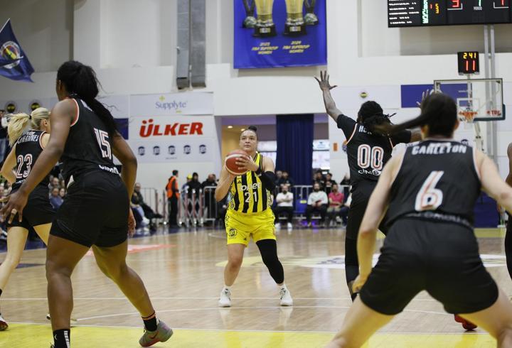 Fenerbahçe Opet şampiyonluk için parkeye çıkıyor