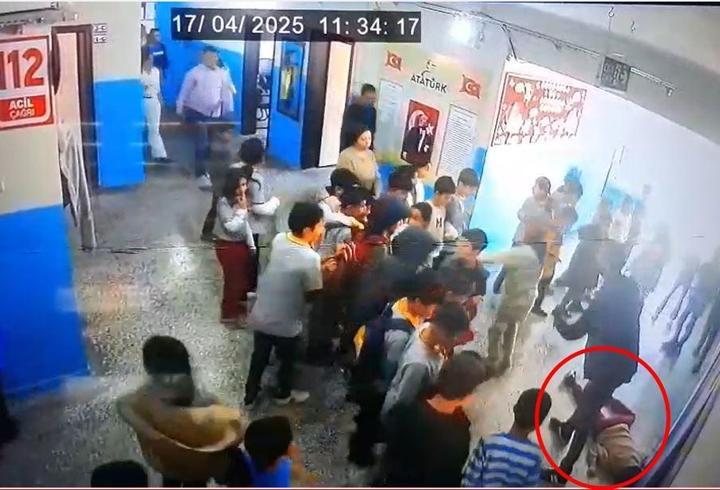 Öğrencinin dili boğazına kaçtı, öğretmen kurtardı