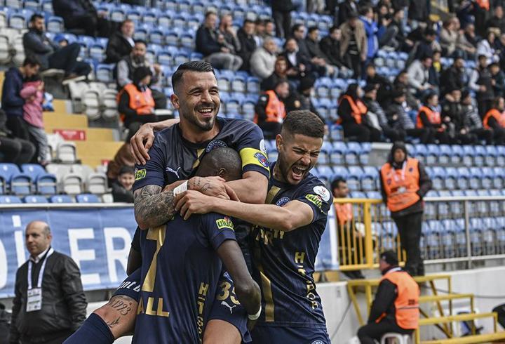 Kasımpaşa, Sivasspor’dan 3 puanı 3 golle kaptı