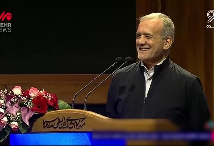 Pezeşkiyan, Azerbaycan Türkçesi ile şiir okudu