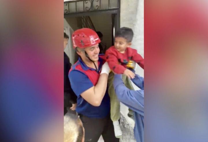 Osmaniye'de küçük çocuğun kilitlediği kapı itfaiye tarafından açıldı