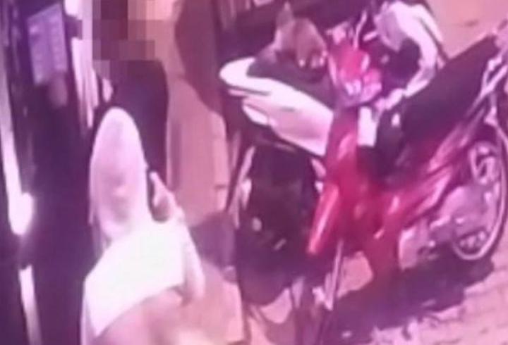 Yaşlı kadını tuzağa düşürdüler... Yüz binlerce lira çaldılar!