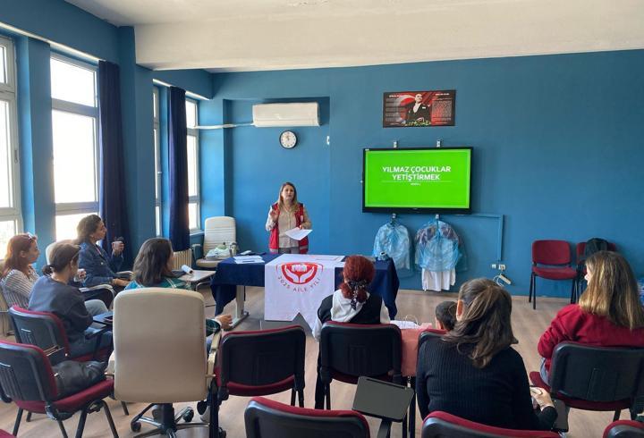 Hatay’da öğrenci velilerine eğitim semineri verildi 