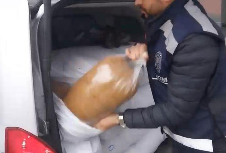Durdurulan araçta 240 kilo kaçak tütün ele geçirildi
