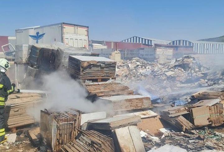 Hatay’da malzeme sahası yandı 