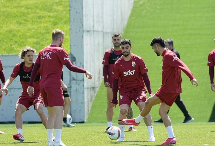 Galatasaray'da 3 isim Konya'ya götürülmeyecek