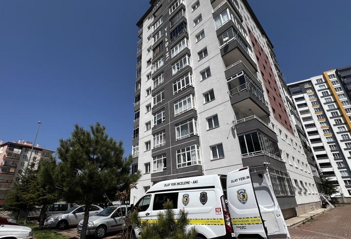 Kayseri'de 4. Kattan Düşen Kadın Ağır Yaralandı
