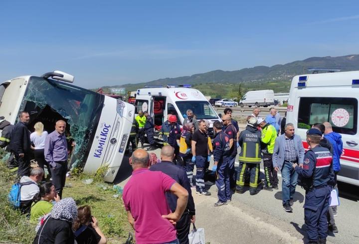 Yalova'da yolcu otobüsü devrildi; 1 ölü, 2 yaralı