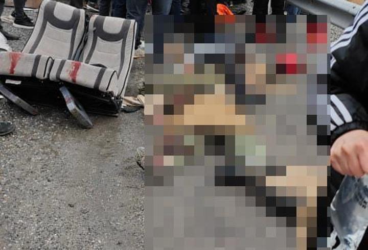 Van'da kamyonla yolcu minibüsü çarpıştı; ölü ve yaralılar var