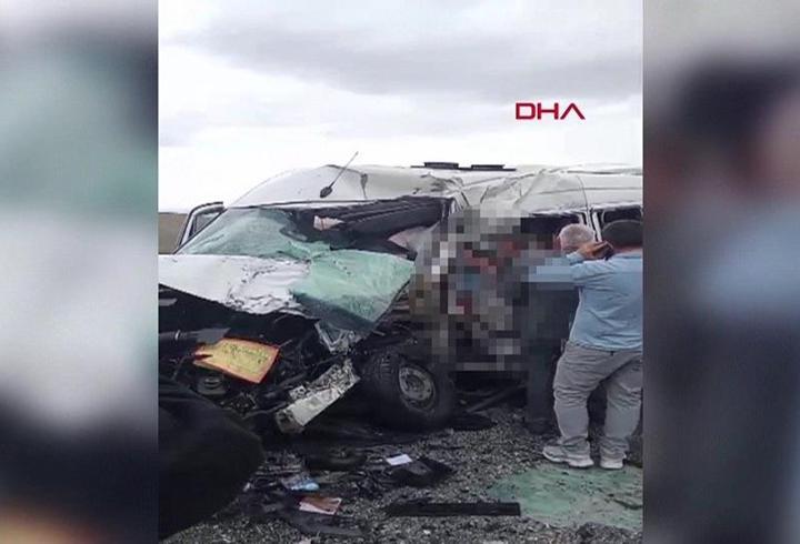 SON DAKİKA... Van’da feci kaza: 6 ölü, 8 yaralı | Video Haber