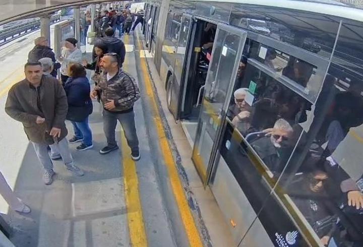 Son Dakika: İstanbul'daki Depreme Metrobüste Yakalandılar