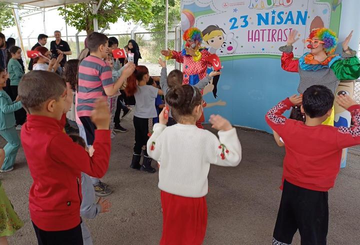 Kilis'te, Suriyeli çocuklar 23 Nisan'ı kutladı