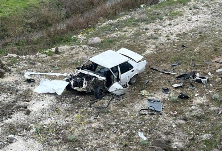 Şarampole uçan otomobilin sürücüsü yaralandı
