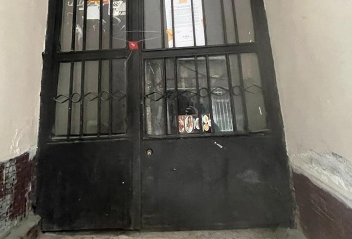 Deprem sonrası Fatih'te riskli bulunan 3 bina mühürlendi
