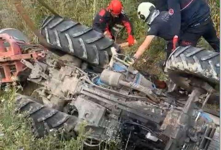 Adana'da traktör devrildi: 1 ölü