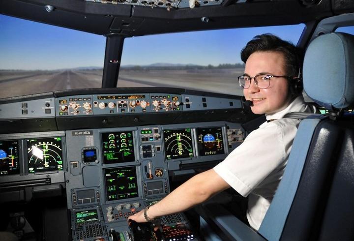 Model uçaktan pilotluğa uzanan yol: İşte THY'nin en genç pilotu...