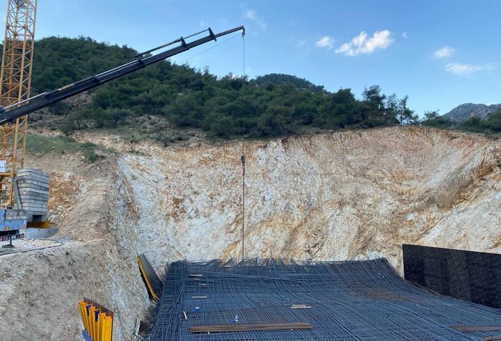 Viyadük inşaatında demir çöktü: 9 yaralı