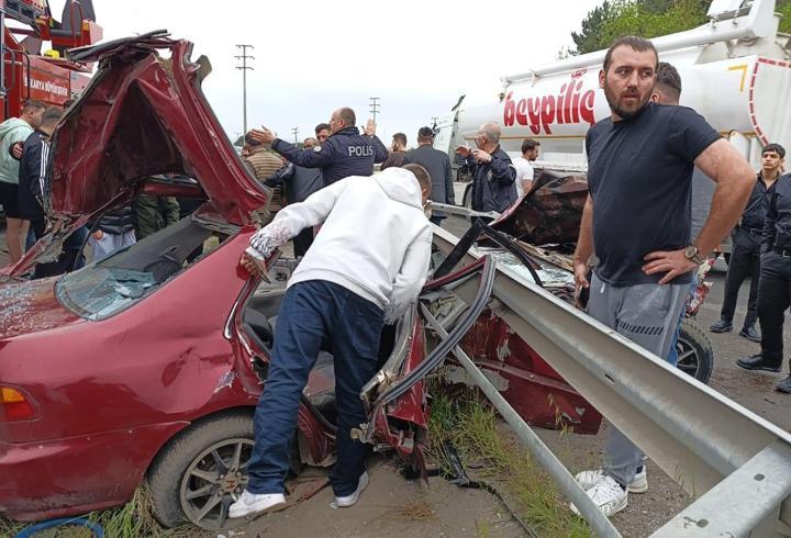 Bariyere çarpan otomobildeki 2 kişi ağır yaralandı