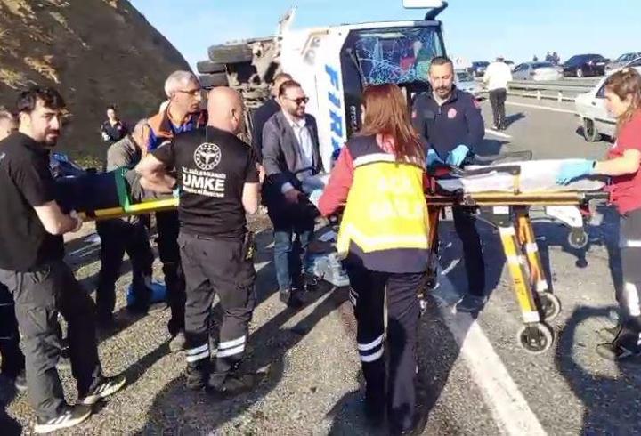 Elazığ'da yolcu midibüsü devrildi; 25 yaralı