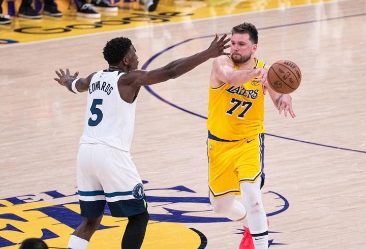 Anthony Edwards 43 sayıyla alev aldı! Lakers 3-1 geriye düştü...