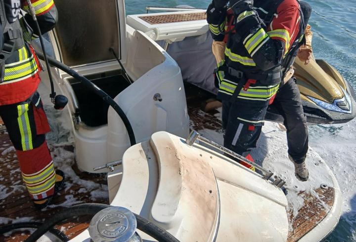 Ayvalık'ta marinada bağlı motoryatta yangın 