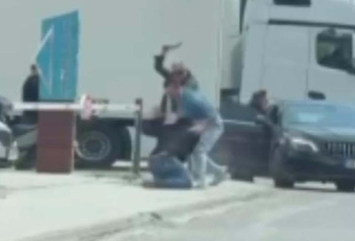 Trafikteki satırlı kavga kamerada; 1 yaralı