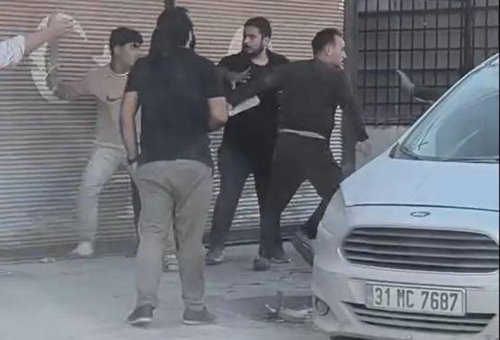 Hatay’da taşlı, sopalı kavga kamerada
